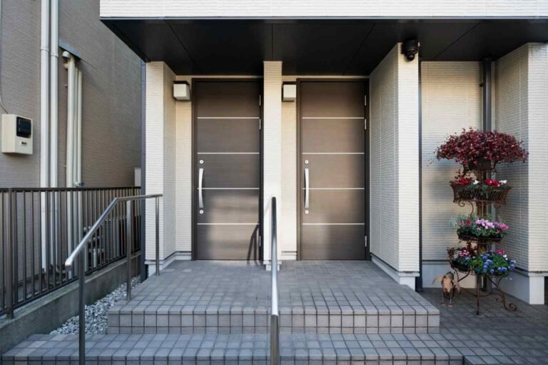 Modern Garage Doors: Stylish Solutions for Your Home